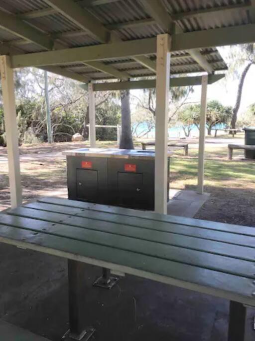 Puppies&Pancakes At Innes Park Opp Park&Beach Dogs Welcome Inside Pemberton Exterior photo