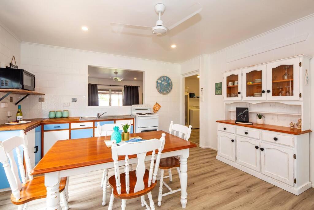 Puppies&Pancakes At Innes Park Opp Park&Beach Dogs Welcome Inside Pemberton Exterior photo