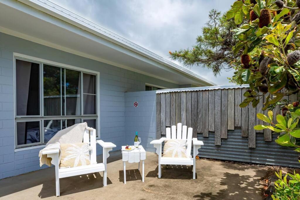 Puppies&Pancakes At Innes Park Opp Park&Beach Dogs Welcome Inside Pemberton Exterior photo