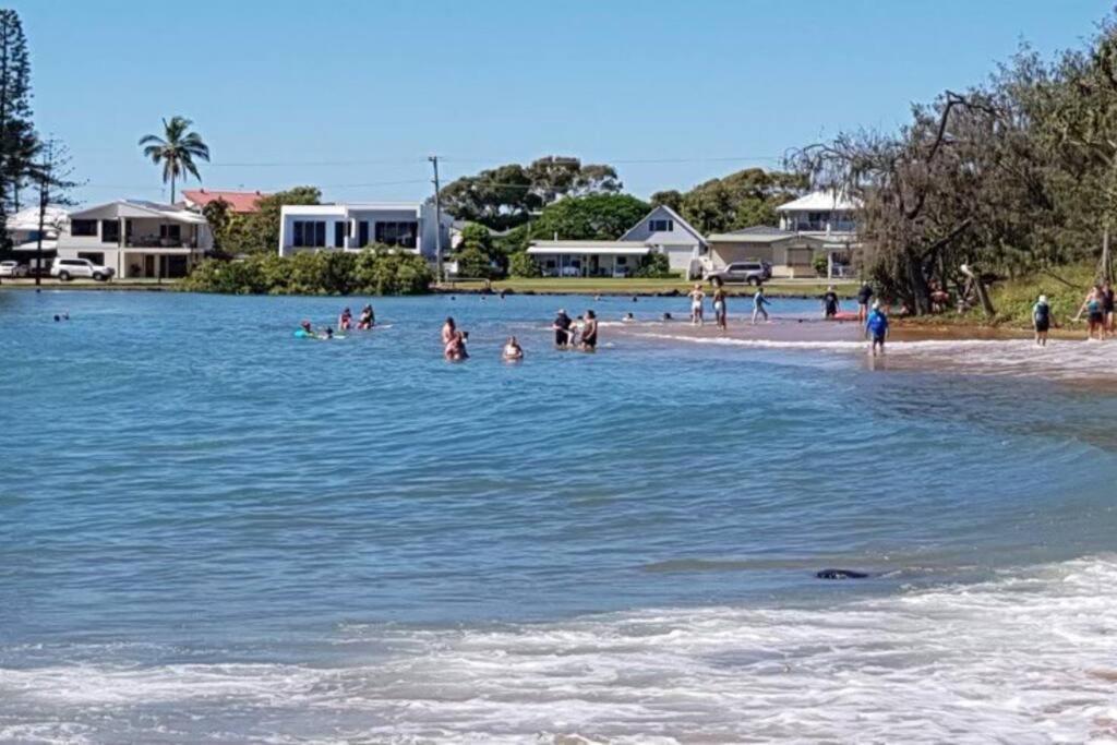 Puppies&Pancakes At Innes Park Opp Park&Beach Dogs Welcome Inside Pemberton Exterior photo