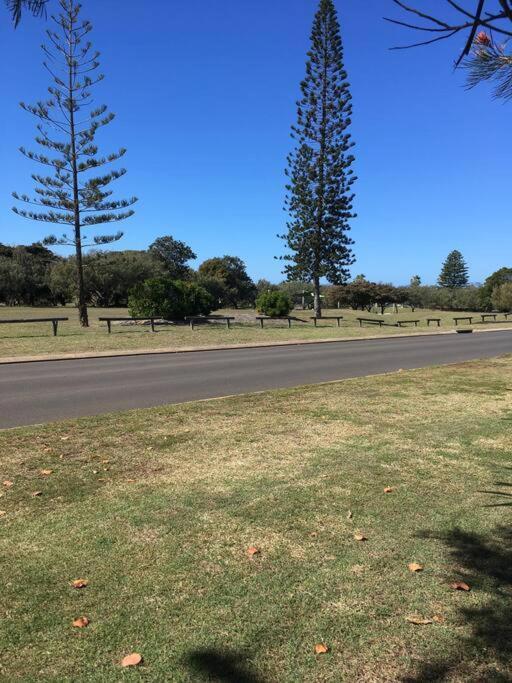 Puppies&Pancakes At Innes Park Opp Park&Beach Dogs Welcome Inside Pemberton Exterior photo