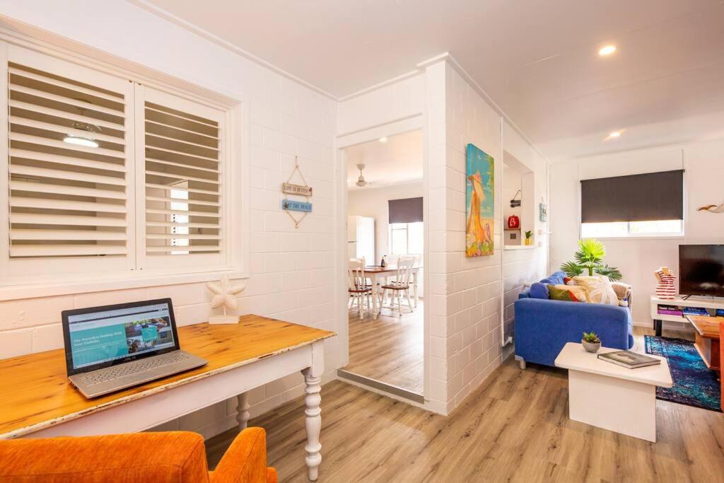 Puppies&Pancakes At Innes Park Opp Park&Beach Dogs Welcome Inside Pemberton Exterior photo