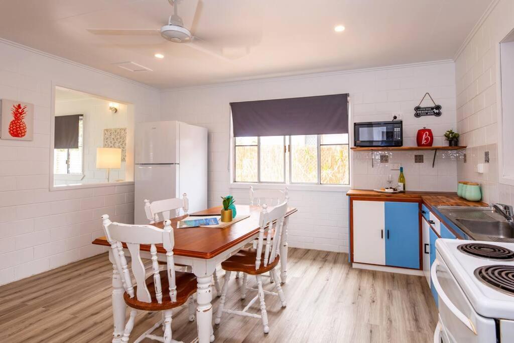 Puppies&Pancakes At Innes Park Opp Park&Beach Dogs Welcome Inside Pemberton Exterior photo
