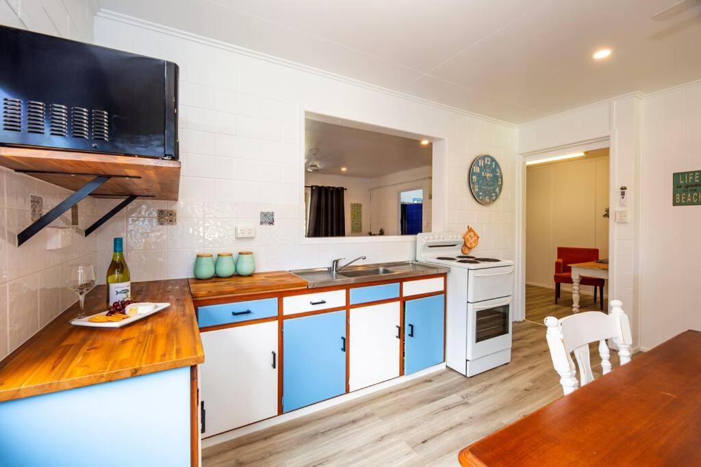 Puppies&Pancakes At Innes Park Opp Park&Beach Dogs Welcome Inside Pemberton Exterior photo